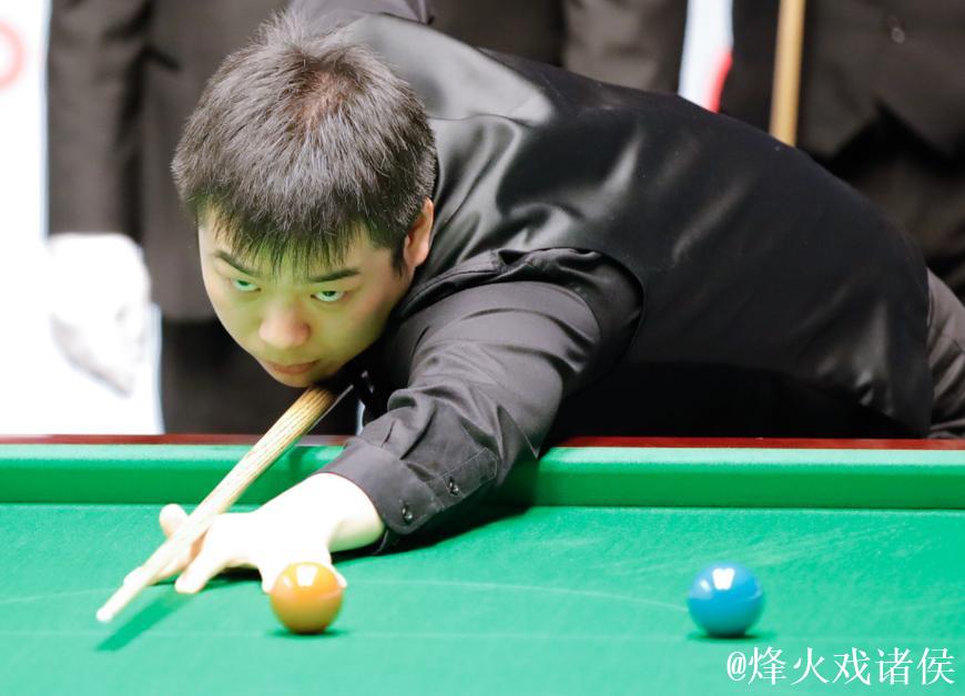 斯诺克冷门迭出:中国小将4-2击败七冠王,80后名将遭遇一轮游 斯诺克冷门迭出:中国小将4-2击败七冠王,80后名将遭遇一轮游